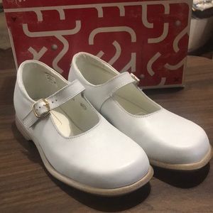 White, Mary Jane, with buckle.  Great quality shoes, Size 33 (US 1 1/2)